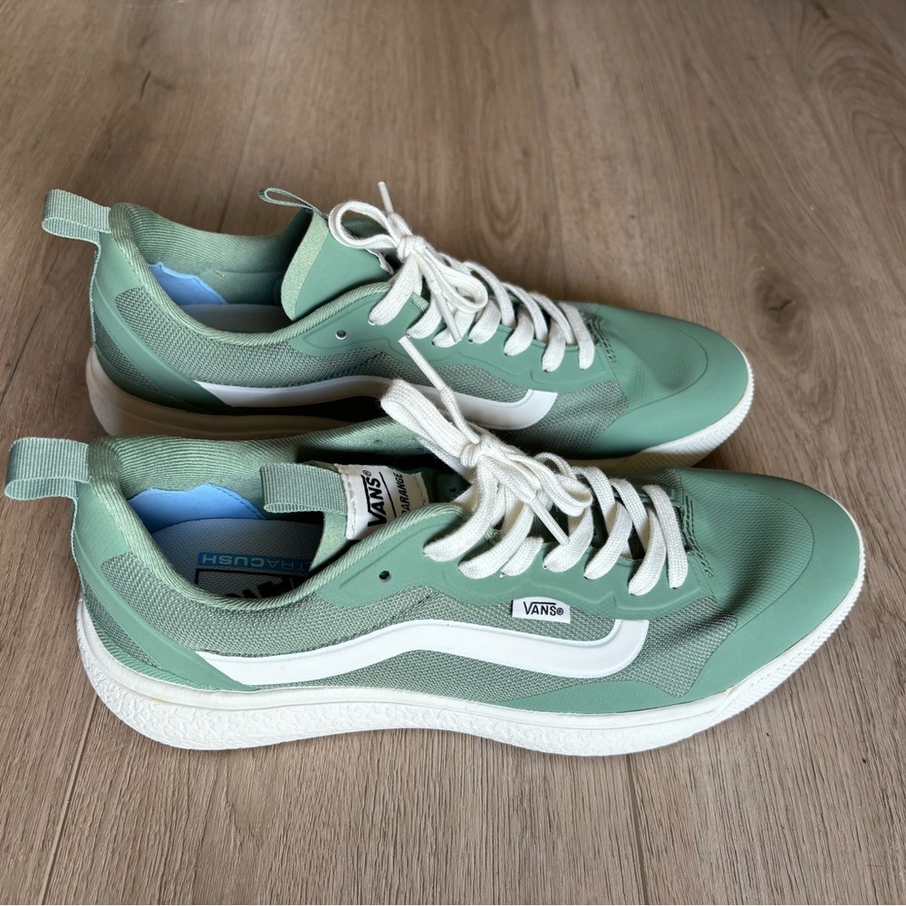 NWOT Vans Ultracush Shoes 9.5M // 11W